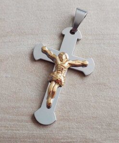 DIJE DE ACERO CRUZ CON CRISTO DORADO.  31 X 50 MM
