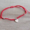 PULSERA DE HILO ROJO TEJIDO CON BOLITAS DE ACERO Y DIJE CORAZÓN