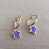 ARO DE ACERO DORADO ARGOLLA 13 MM CON DIJE ESTRELLA ESMALTADO VIOLETA