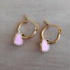 ARO DE ACERO DORADO ARGOLLA 13 MM CON DIJE CORAZÓN ESMALTADO ROSA