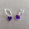 ARO DE ACERO BLANCO ARGOLLA 13 MM CON DIJE CORAZÓN ESMALTADO VIOLETA