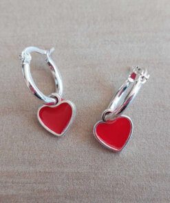 ARO DE ACERO BLANCO ARGOLLA 13 MM CON DIJE CORAZÓN ESMALTADO ROJO