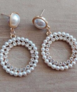 ARO BIJOUTERIE DORADO CON PERLA Y STRASS. LARGO TOTAL 45 MM