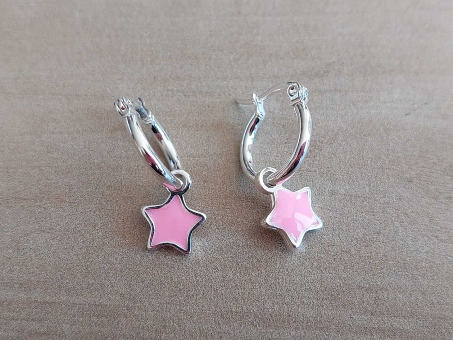 ARO DE ACERO BLANCO ARGOLLA 13 MM CON DIJE ESTRELLA ESMALTADA ROSA