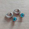 ARO DE ACERO ARGOLLA 2 MM CON STRASS/BISAGRA Y DIJE OJO TURCO COLGANTE. DIÁMETRO ARGOLLA 10 MM, LARGO TOTAL 22 MM