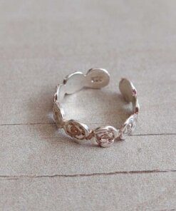 ANILLO DE PLATA ABIERTO ROSAS. MEDIDA N°4. PESO APROX 1.3 GRS.