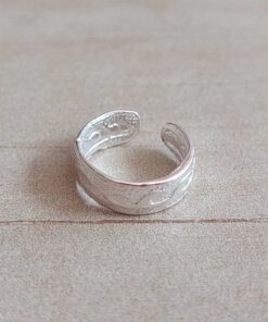 ANILLO DE PLATA ABIERTO TRAMADO CON OLAS. MEDIDA N°2. PESO APROX 1.4 GRS.