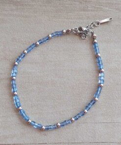 PULSERA DE TANZA CON MOSTACILLAS CELESTE Y BOLITAS CON TERMINAL DE ACERO.  LARGO 18 + 3.5 CM  EXT.