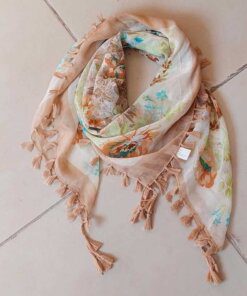 PAÑUELO VISCOSA FLOREADO CON FLECOS BORDES BEIGE 1M X 1M