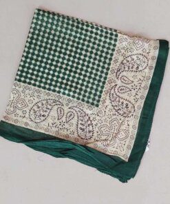 PAÑUELO VISCOSA VERDE CON ARABEZCOS 50 X 50 CM