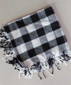 PAÑUELO VISCOSA, ESCOCES Y LUREX HINDU DESFLECADO BLANCO Y NEGRO 1M X 1M