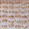 ANILLOS DE ACERO DORADO ESPIGA X 36 UNIDADES SURTIDOS EN MEDIDAS. (MEDIDAS DEL 17 AL 20)