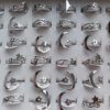 ANILLOS DE ACERO VARIOS STRASS X 36 UNIDADES SURTIDOS EN MEDIDAS Y MODELOS. (MEDIDAS DEL 17 AL 20)