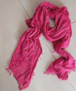 PASHMINA DEFLECADA FUCSIA CON LINEAS AZULES 90X180CM.