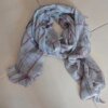 PASHMINA DEFLECADA GRIS CON LINEAS BORDO 90X180CM.