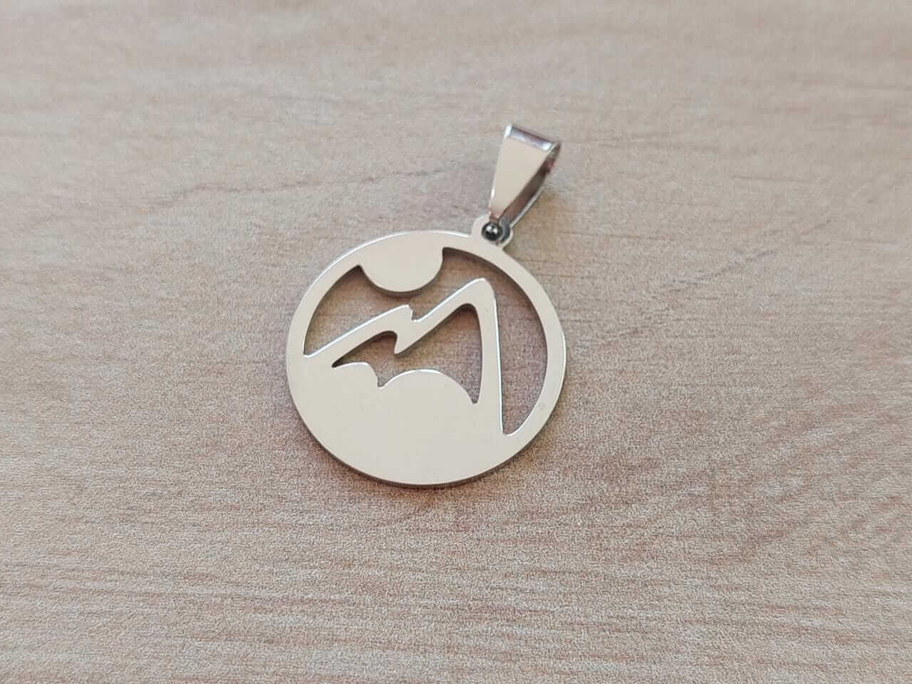 DIJE DE ACERO MEDALLA 23 MM MONTAÑAS