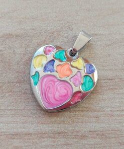 DIJE DE ACERO CORAZÓN ESMALTADO MULTICOLOR. MEDIDA 25 MM