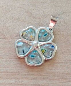 DIJE DE ACERO FLOR 5 CORAZONES DE MURANO TRANSPARENTE. 27 MM
