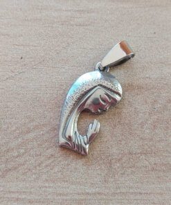 DIJE DE ACERO FIGURA VIRGEN NIÑA. 13 X 24 MM