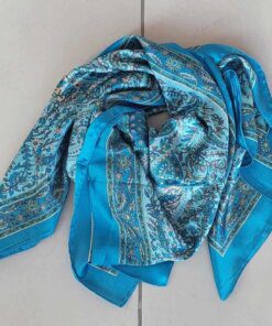 PAÑUELO RASADO HINDU TURQUESA CON ARABESCOS 1M X 1M