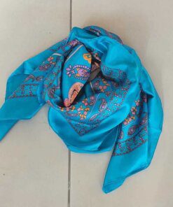 PAÑUELO RASADO HINDU TURQUESA CON ARABESCOS 1M X 1M