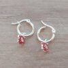 ARO DE ACERO BLANCO ARGOLLA 14 MM CON DIJE LABIOS CON STRASS ROJO. LARGO TOTAL 24 MM