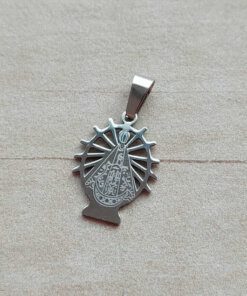DIJE DE ACERO VIRGEN DE LUJAN. MEDIDAS 16 X 21 MM