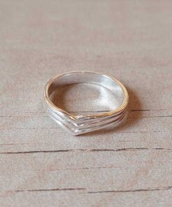 ANILLO DE PLATA TRIPLE ALIANZA GRIEGA. NÚMERO 12. PESO APROX 1.70 GR.