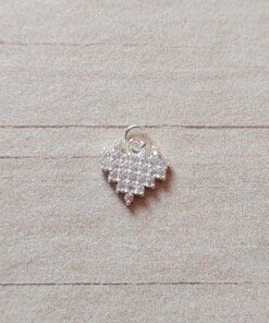 DIJE DE ACERO BLANCO CORAZÓN PIXELADO CON MICROPAVE. MEDIDAS APROX 10 MM