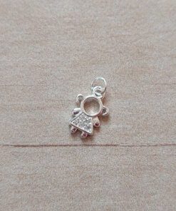DIJE DE ACERO BLANCO NENA CON STRASS BLANCO. MICROPAVE. MEDIDAS APROX 7 X 10 MM