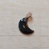DIJE DE ACERO LUNA ESMALTADA NEGRO. 15 X 20 MM.