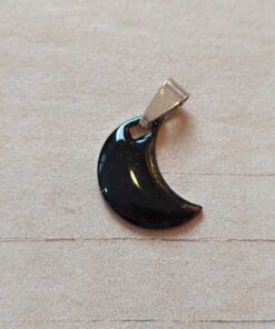DIJE DE ACERO LUNA ESMALTADA NEGRO. 15 X 20 MM.