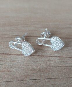 ARO DE ACERO BLANCO FIGURA ALFILER CON CORAZON CON STRASS.