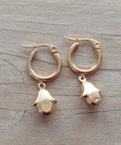 ARO DE ACERO DORADO ARGOLLA 15 MM CON DIJE MANO DE FATIMA.