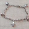 PULSERA DE ACERO ESLABÓN TIFFANY CON BOLITAS Y DIJES DE MANITO DE FATIMA. LARGO 19 CM