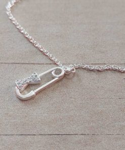COLGANTE DE ACERO BLANCO ESLABÓN ESPEJITO 0.4 CON DIJE ALFILER CON MICROPAVE. LARGO 45 CM.
