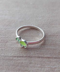 ANILLO NENA LAMINADO EN PLATA ESMALTADO TORTUGUITA VERDE.