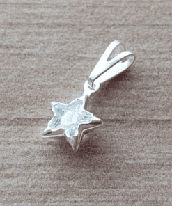 DIJE LAMINADO EN PLATA CUBIK ESTRELLA ENGARZADA BLANCA. LARGO 16 MM