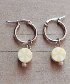 ARO DE ACERO ARGOLLA 14 MM CON DIJE AMARILLO Y BLANCO COLGANTE.