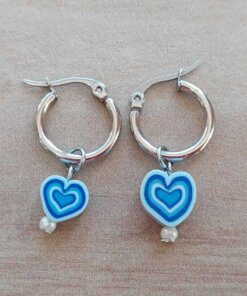 ARO DE ACERO ARGOLLA 14 MM CON CORAZÓN CELESTE COLGANTE.
