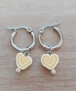 ARO DE ACERO ARGOLLA 14 MM CON CORAZÓN AMARILLO COLGANTE.