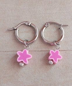 ARO DE ACERO ARGOLLA 14 MM CON DIJE ESTRELLA ROSA Y LILA COLGANTE.