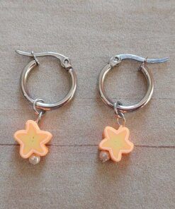 ARO DE ACERO ARGOLLA 14 MM CON DIJE ESTRELLA NARANJA Y AMARILLO COLGANTE.