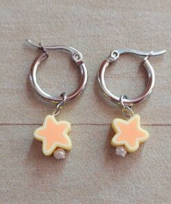 ARO DE ACERO ARGOLLA 14 MM CON DIJE ESTRELLA AMARILLO Y NARANJA COLGANTE.