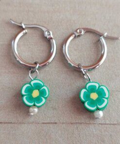 ARO DE ACERO ARGOLLA 14 MM CON DIJE FLOR VERDE OSCURO COLGANTE.