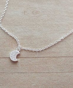 COLGANTE DE ACERO BLANCO ESLABÓN ESPEJITO CON DIJE LUNA STRASS. LARGO 42 CM