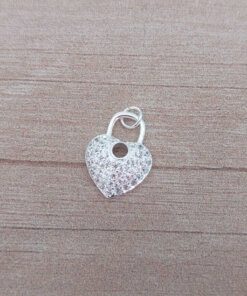 DIJE DE ACERO BLANCO CORAZÓN CANDADO CON STRASS BLANCO. MICROPAVE. MEDIDAS APROX 15 X 12 MM