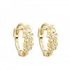 ARO PLATA BAÑADA EN ORO HUGGIES 12 MM FLORES C/ZIRCONES. PESO APROX 1.53 GR.