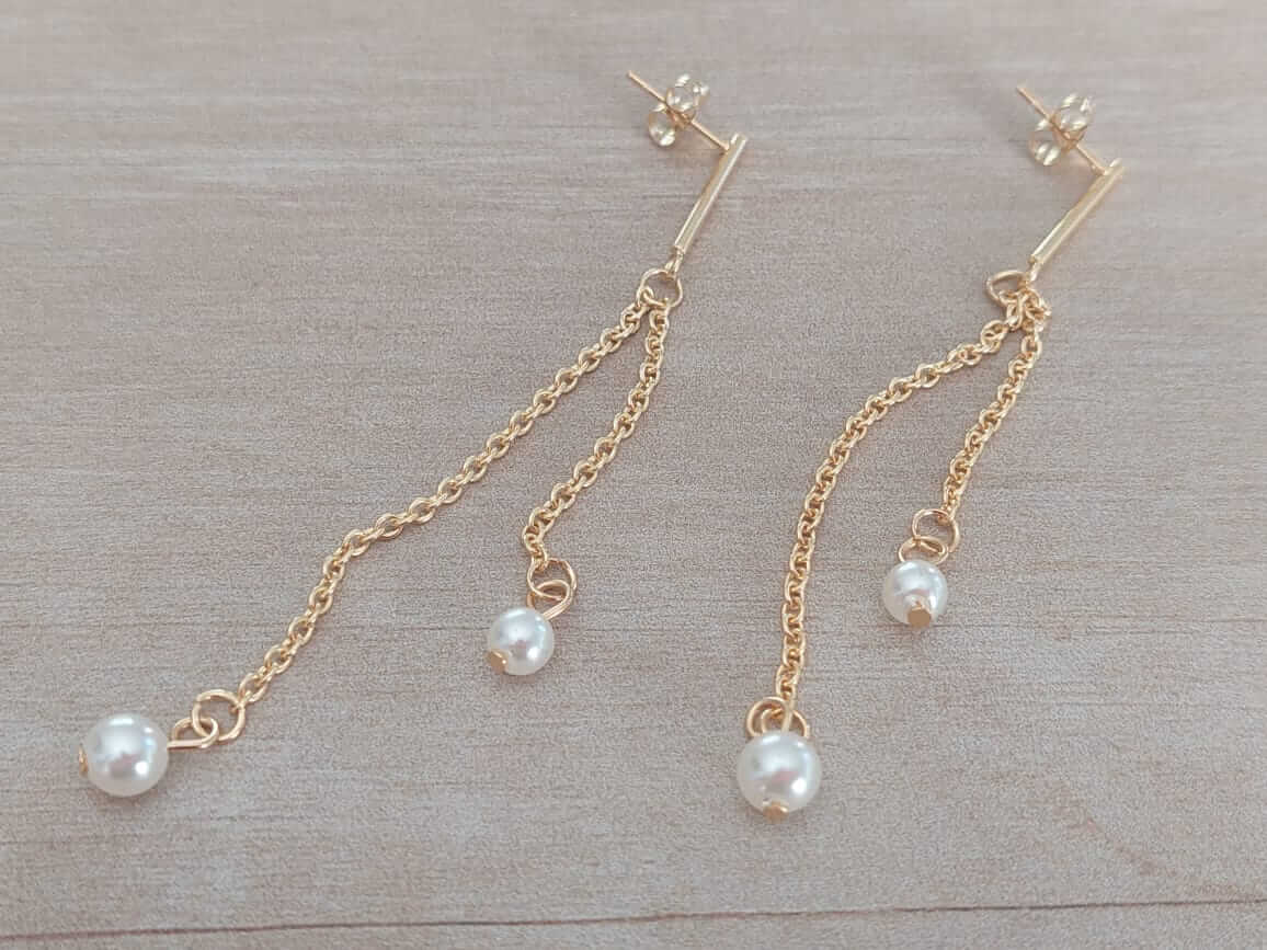 ARO DE ACERO DORADO BARRA RÍGIDA CON CADENA Y PERLAS , LARGO TOTAL 82 MM
