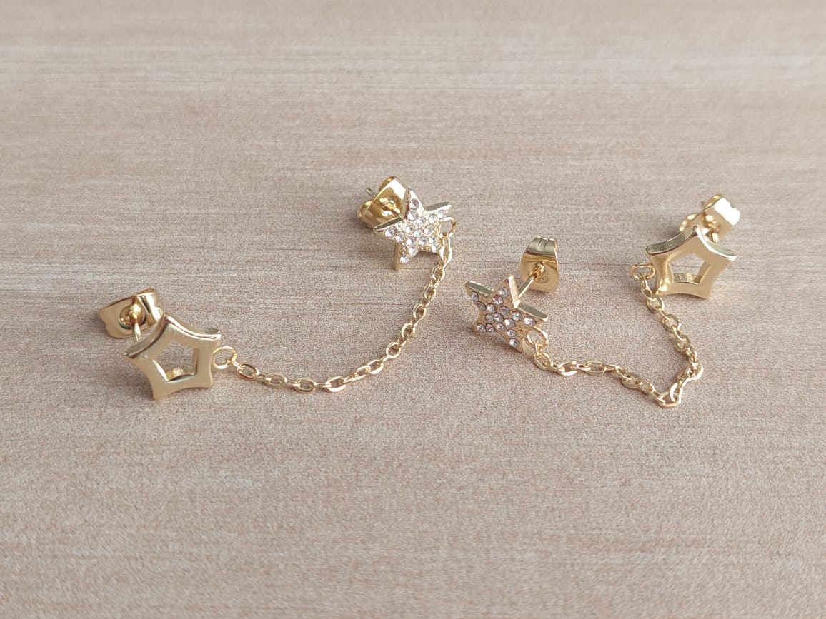 ARO DE ACERO DORADO DOBLE PASANTE ESTRELLAS CON CADENA Y STRASS X PAR